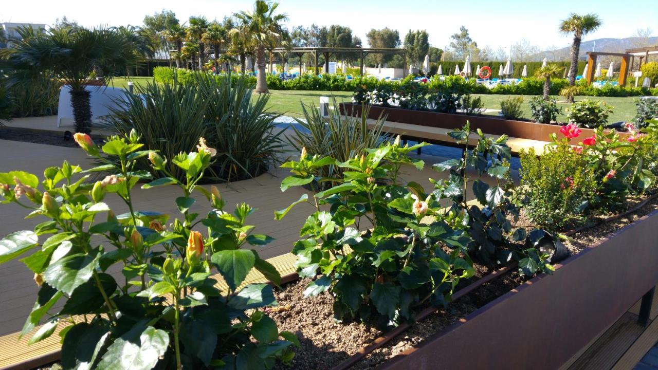 Hotel Mediterraneo Roses Exterior foto