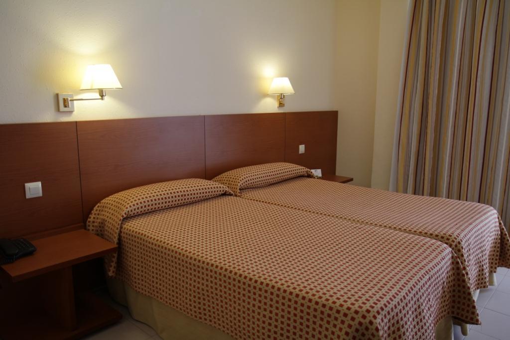 Hotel Mediterraneo Roses Exterior foto